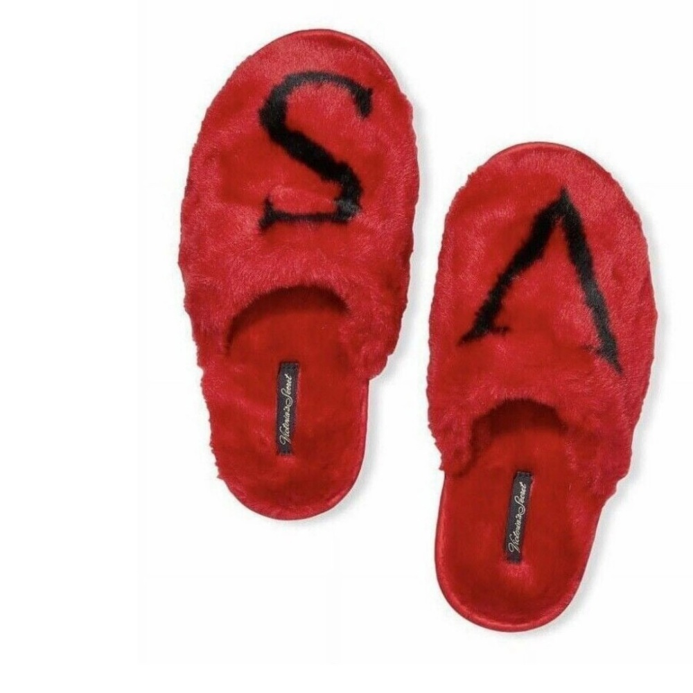 NWOT Victoria's Secret Women’s Red Faux Fur Slippers